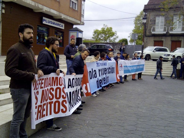 2017-05-01 ManifaPrimeiroMaioAEstrada02.jpg